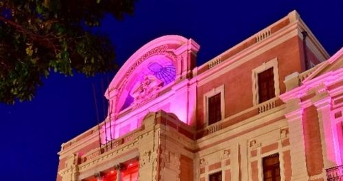 Espaços do Circuito Liberdade iluminam suas fachadas para conscientizar mulheres sobre o câncer de mama