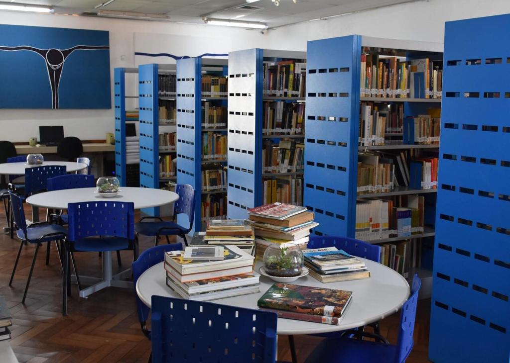 FAOP inicia campanha de arrecadação de livros para bibliotecas comunitárias