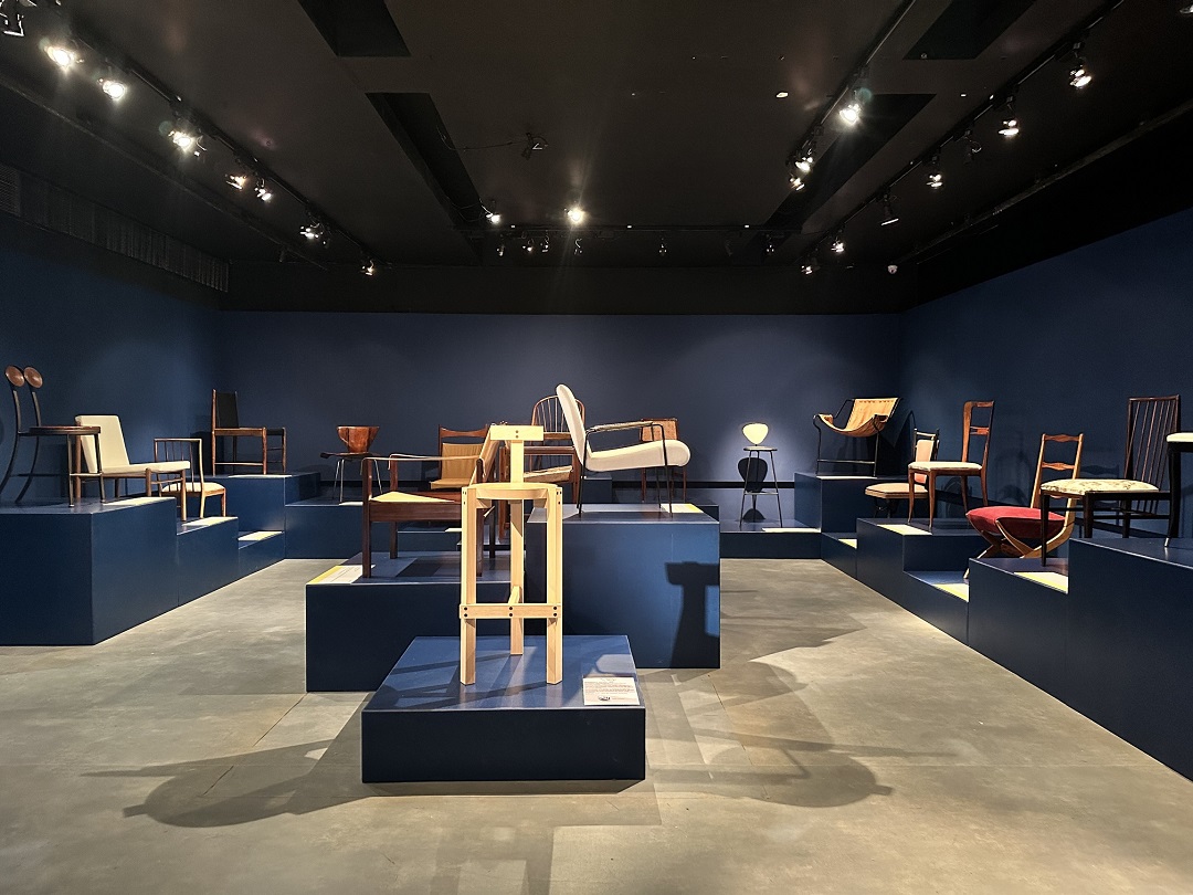 Casa Fiat de Cultura abre exposição “Pioneiros do design brasileiro - cadeiras modernistas na casa fiat de cultura”
