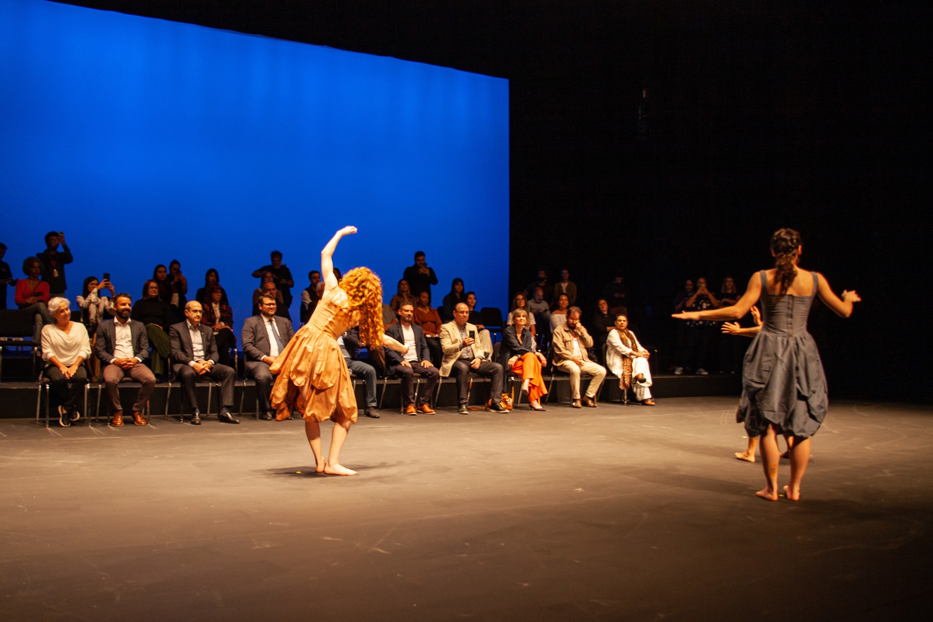 “Jequitinhonha: Origem e Gesto” reúne, pela primeira vez, dança e artes visuais na Grande Galeria do Palácio das Artes