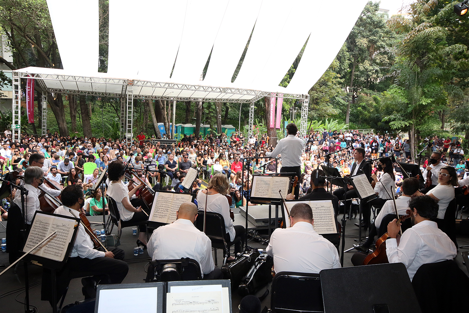 Orquestra Sinfônica de Minas Gerais faz concerto aberto em homenagem ao Clube da Esquina no Parque Municipal de BH