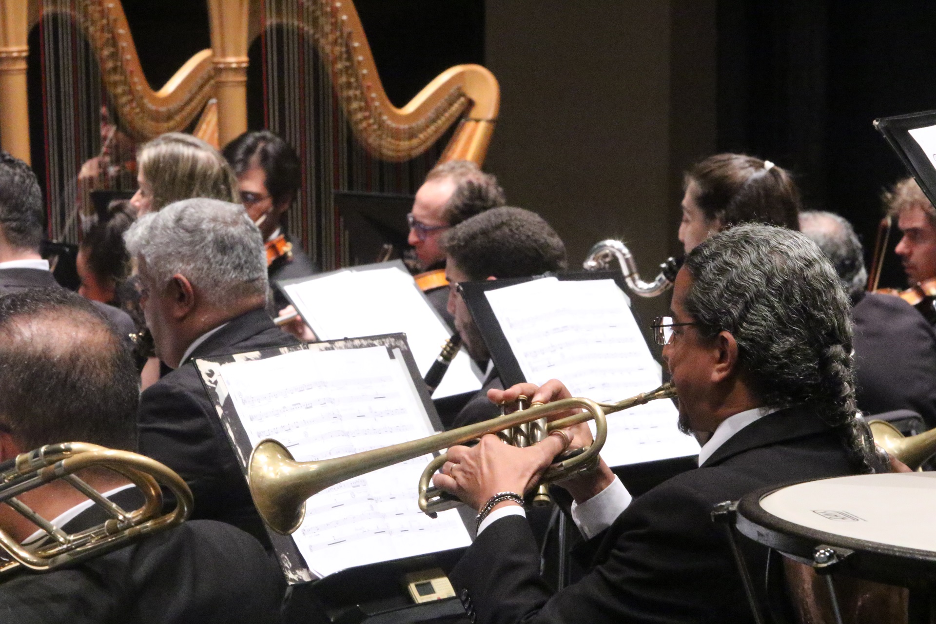 Orquestra Sinfônica de Minas Gerais apresenta o concerto “Convite à Valsa”, sob regência do maestro Roberto Tibiriçá