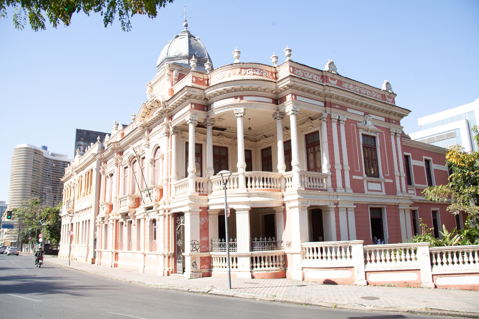 Governo de Minas e Ministério Público de Minas Gerais assinam protocolo de intenções para restauro do Palacete Dantas
