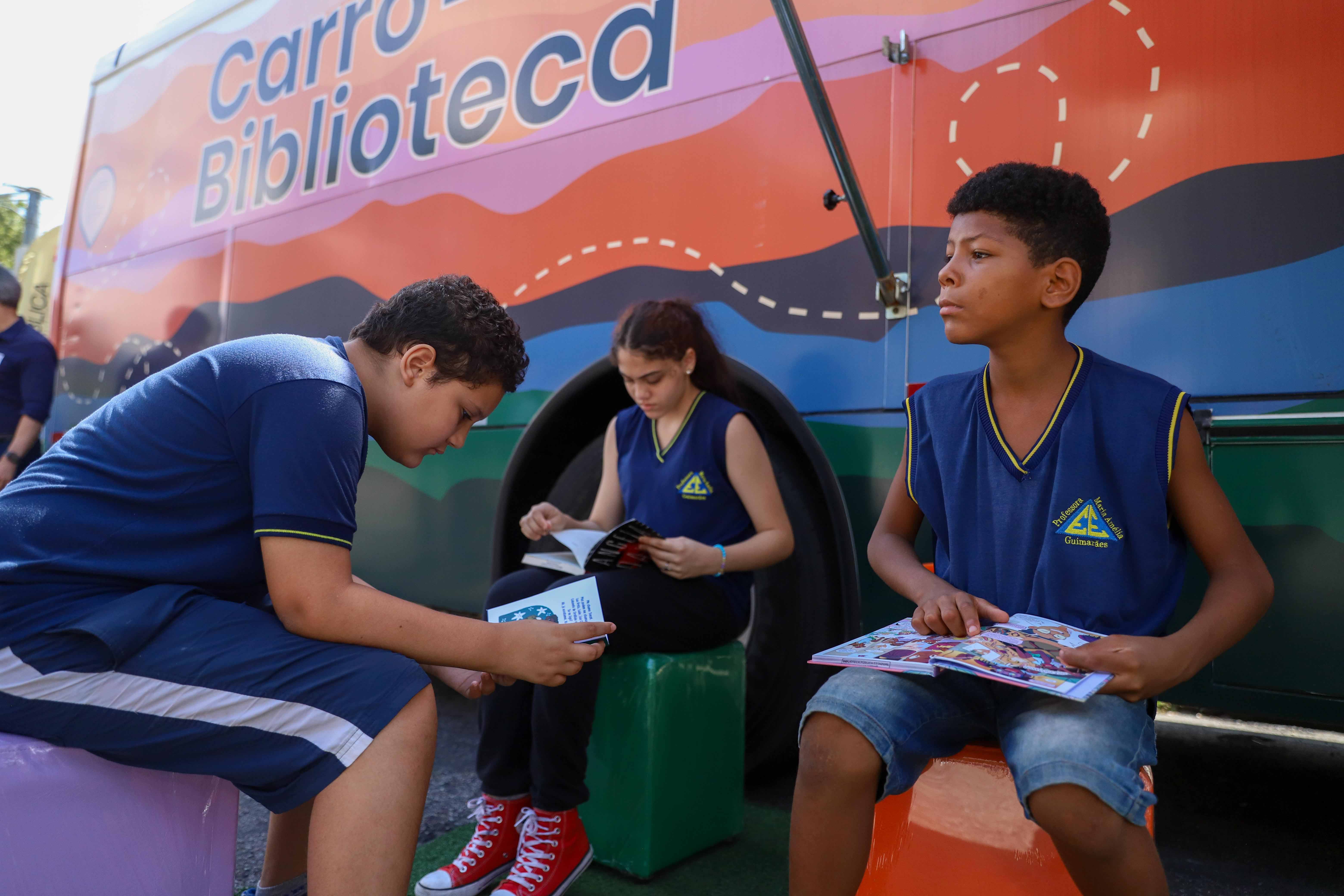 Biblioteca Pública Estadual promove ação de incentivo à leitura para crianças neste sábado (12), na Praça da Liberdade